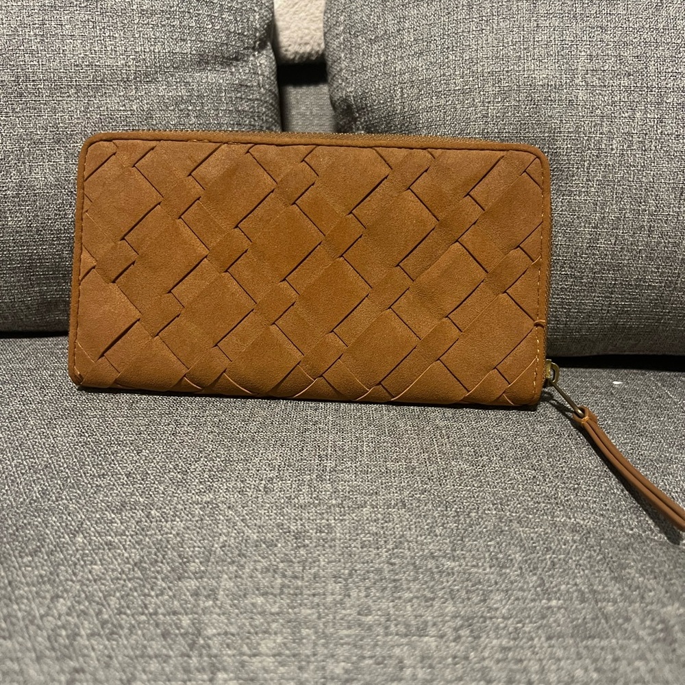 Universal Thread wallet
